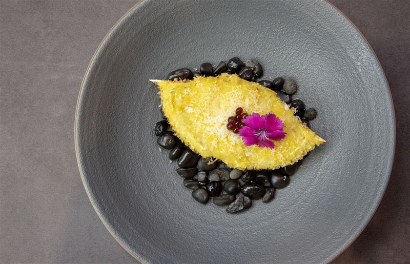 帕瑪森起司馬蹄蟹蓋寶。（圖／品牌業者提供）