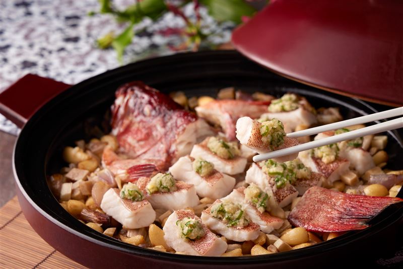 台北喜來登辰園伍志杰主廚新菜「堂啫海鹽薑茸焗海星斑」。（圖／飯店業者提供）