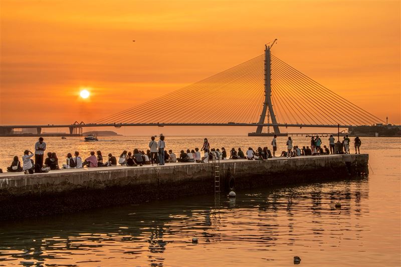 淡江大橋由英國Zaha Hadid建築師團隊操刀設計，被視為台灣最新國際地標。（圖／公路局提供）