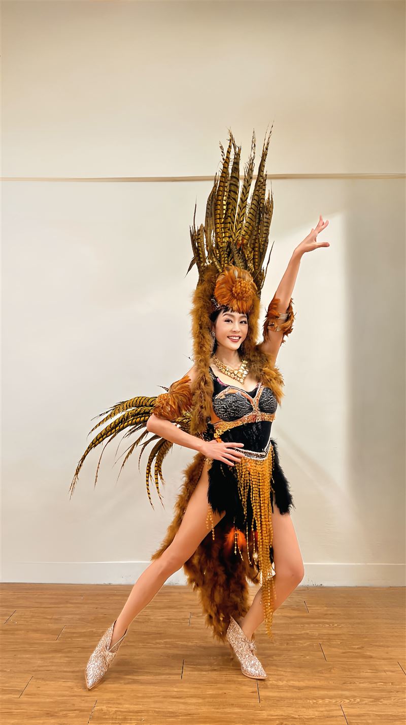 唐玲打造象徵重生、歸零、再起的戰袍。（圖／經紀人提供）