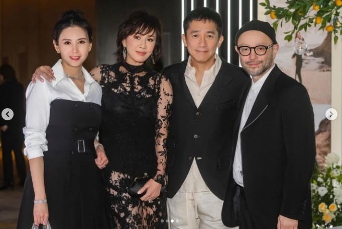 邱淑貞、沈嘉偉夫妻和梁朝偉、劉嘉玲現身參加婚禮。(圖/翻攝自劉嘉玲IG)