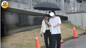 挺過低谷換賓士！直擊小優與新歡雨中交纏