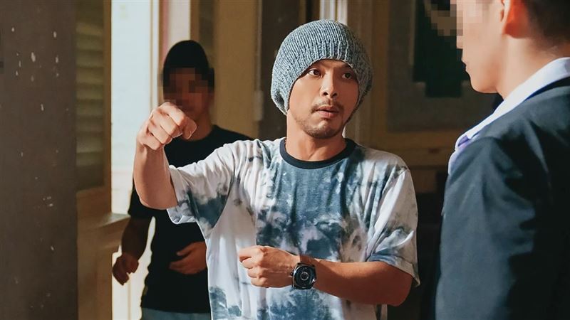 黃明志情慾爛帳曝！狂約網紅辣模飯店獨處