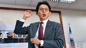 民眾黨主席黃國昌涉弊案情持續升溫，貪汙對價證據浮現，疑有其他立委捲入成共犯。（鏡報李智為）