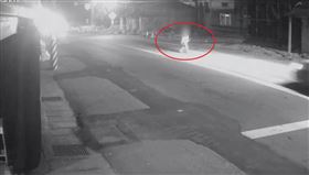 台9線花蓮玉里路段前天（23日）發生車禍肇逃事件，一名92歲張姓老婦人外出穿越台9線時，遭一輛自小客車撞飛，張女頭部重創、骨盆多處骨折送醫，