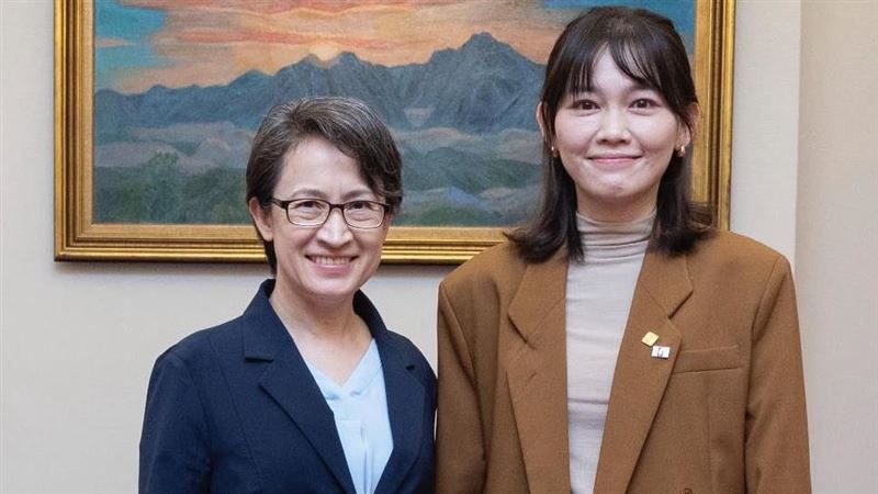 吳欣岱合照蕭美琴　網一看全歪樓狂喊這句