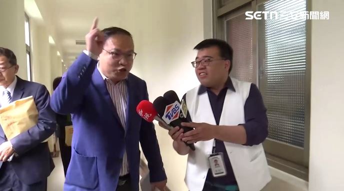 寫「台灣國」遭王鴻薇酸　王義川反擊嗆爆