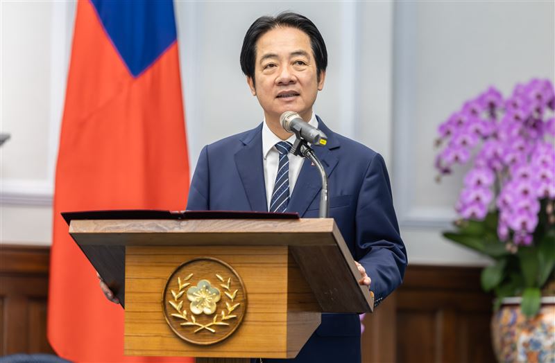 總統賴清德表示，未來將引進各型偵蒐與無人載具等新興戰力，並且建構分層防禦，與有效攔截的防空體系，加速打造「台灣之盾」，讓防衛更具深度與韌性（圖／總統府提供）