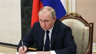 俄羅斯總統普丁。英國《衛報》分析，美俄商討版本所引發的歐洲與烏克蘭混亂，正合普丁心意，因為烏方接不接受，都是兩難，也有利於俄羅斯。（圖／翻攝自X平台 @KremlinRussia_E）