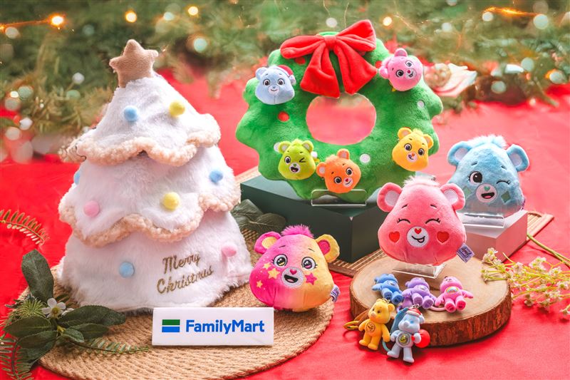 去年賣到缺貨的聖誕樹置物盒，今年升級回歸。(圖／全家提供)