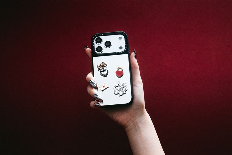 CASETiFY全新金屬水鑽系列。（圖／品牌業者提供）