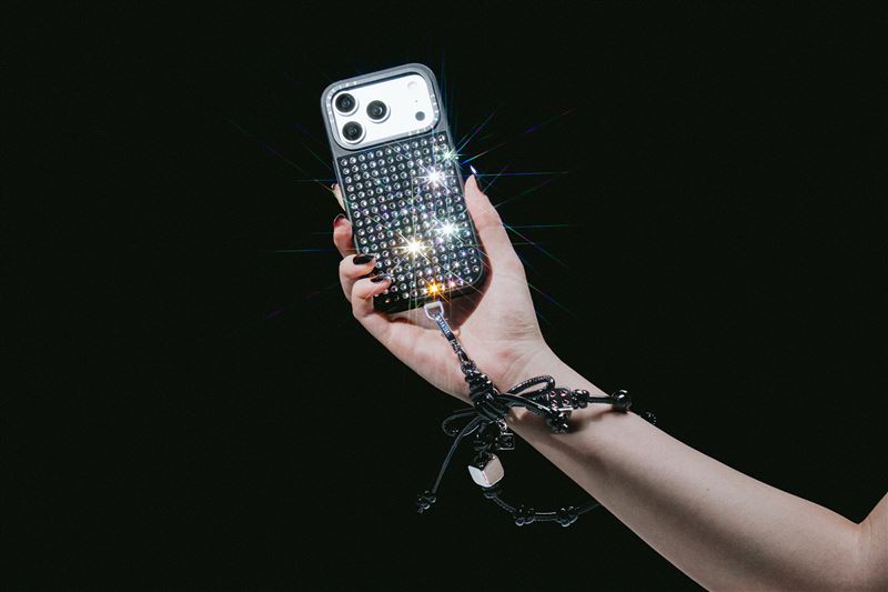 金屬水鑽系列，以璀璨奢華設計美學，帶來閃耀非凡時尚搭配。（圖／品牌業者提供）