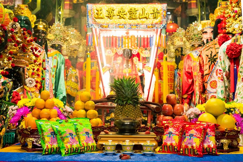 青山宮推出文創商品，結合信仰與現代設計，兼具祈福與收藏價值