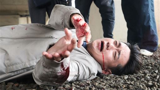 台八男星演死人　「遺體被狂搖」險笑場