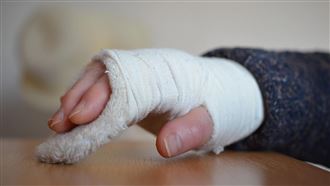 童摔斷手骨折「治12天竟猝死」死因成謎