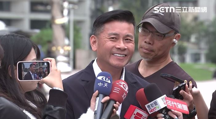 戴錫欽12日受訪表示黨部主委一職是否已超過負荷,沒法讓大家滿意,他正慎重考慮是否辭掉。(圖/翻攝畫面)