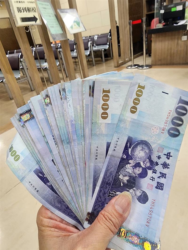 讓錢自動流進口袋神秘咒語曝光，天天念9句你就是有錢人。核心精神是我愛錢、錢愛我。尊敬錢、珍惜錢。（圖／如何出版提供、翻攝自pixabay網站）