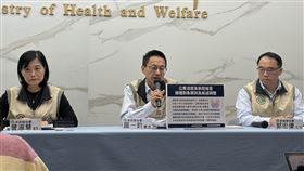 羅一鈞（中）示警日本流感疫情升溫，民眾出遊前應先打疫苗。（圖／記者簡浩正攝影）