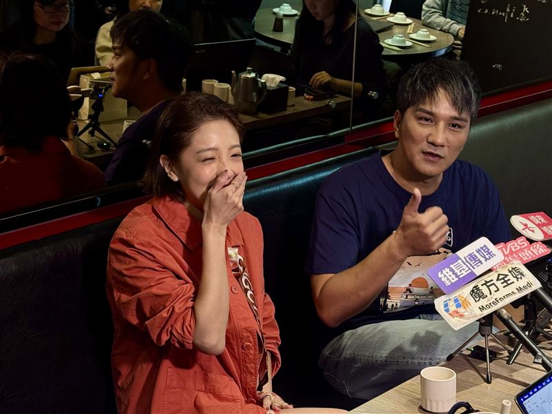 黃薇婷與馬志翔一起接受訪問。（圖／記者趙浩雲攝影）