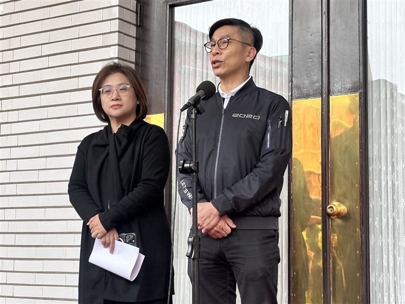 鍾佳濱痛批，程序委員會已經變成黃國昌跟傅崐萁的「大冰箱」，不喜歡的法案就冷凍、去年的餿水卻能重新表決。（圖／翻攝畫面）