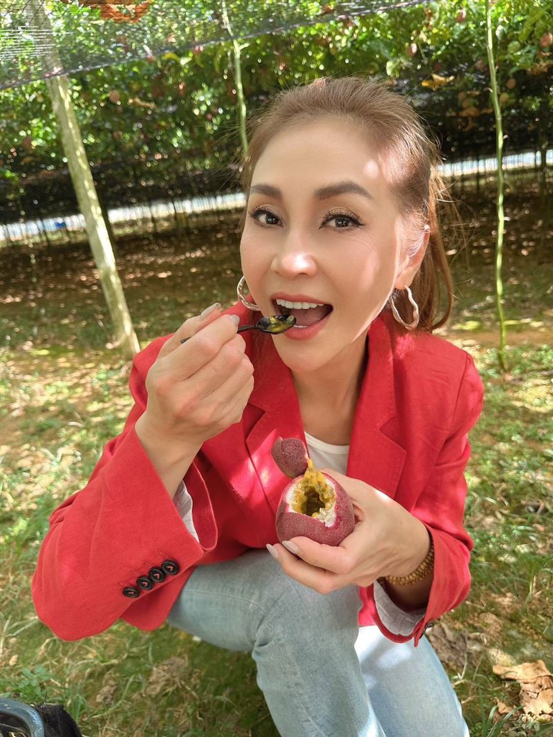 梁佑南熱愛百香果。（圖／洪紫齊提供）