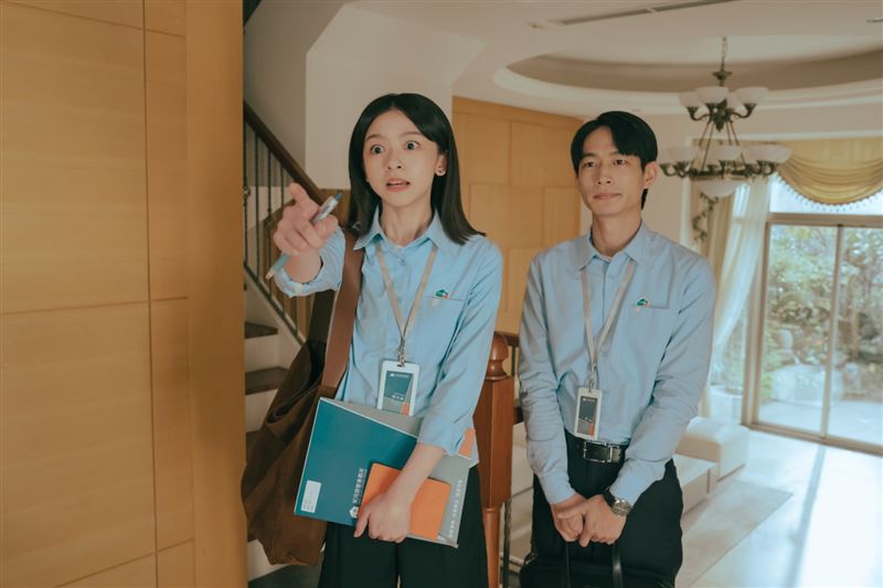 「雙金組河」陳姸霏（左）和黃河（右）首度合作，擦出不少逗趣火花。（圖／公視台語台提供）