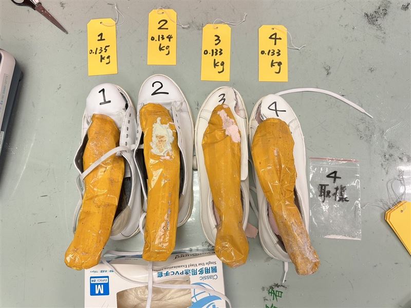 拉脱維亞籍水泥工攜帶海洛因入境台灣遭逮。（圖／翻攝畫面）