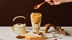 能量黑糖粉粿焙金萱奶茶。（圖／品牌業者提供）
