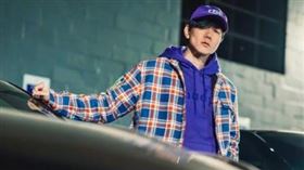 林俊傑被目擊與高挑女同行。（圖／翻攝自微博）