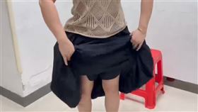妹子長裙詭異鼓起…海關一掀驚見「229條活跳跳鮮魚」　飄出海鮮味。（圖／新浪新聞）