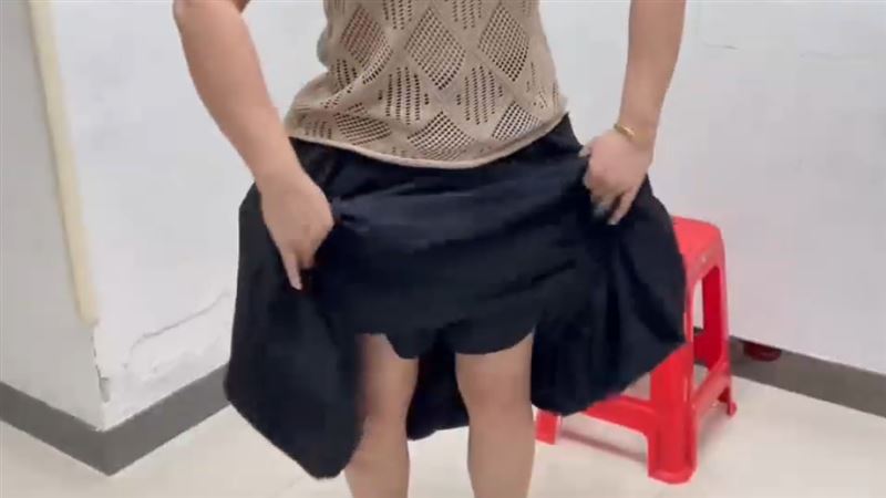 妹子長裙詭異鼓起…一掀見「229條活魚」
