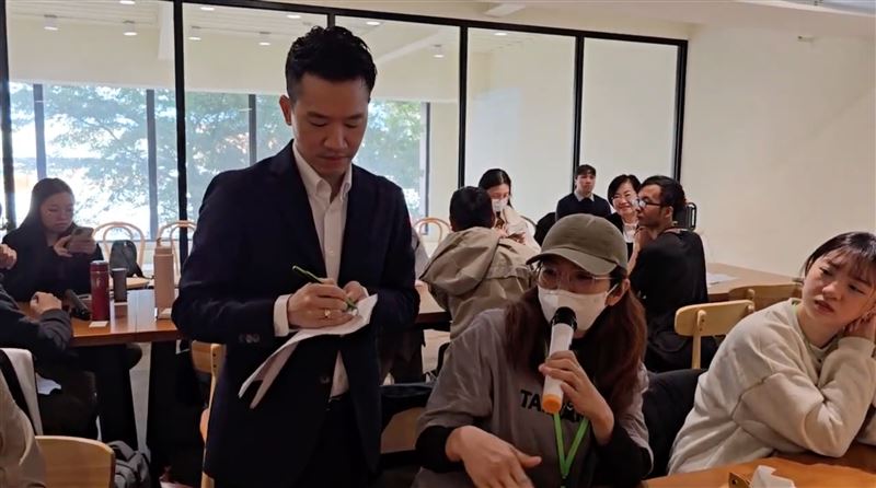 何志偉與青年對談，針對桃園市民關心的交通議題提出具體改革方向（圖／翻攝畫面）