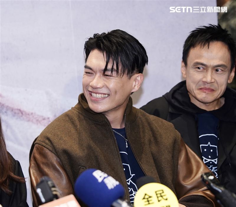 柯煒林笑說很羨慕劉冠廷在劇中帥氣模樣。（圖／記者趙于瑩攝影）