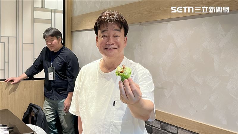 白種元被指控自2017年起，在旗下「新村食堂」的非公開線上社群中，設置名為「員工黑名單」的看板。(圖／記者賴俊佑攝影)