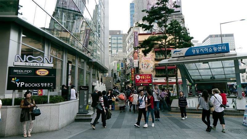 南韓「躺平青年」破71萬人！20-30歲自願登出市場，背後原因令央行預警。圖為南韓明洞。 （示意圖／翻攝自pixabay）