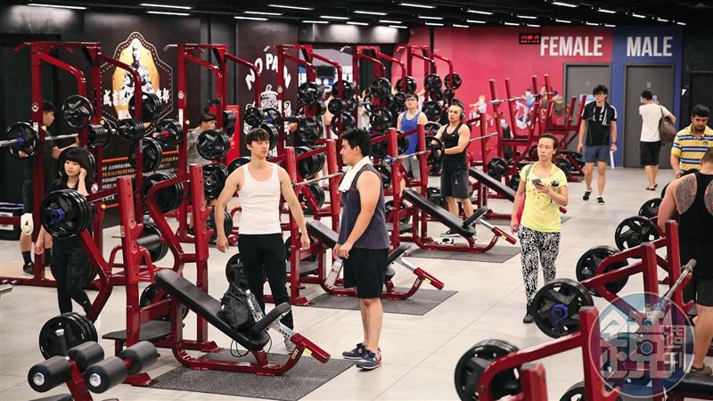 拿股東錢做公益 館長善心富豪假人設崩塌