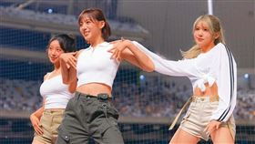 樂天韓援三本柱禹洙漢（左起）、河智媛、廉世彬，來台才1年卻是最受歡迎的樂天女孩。（翻攝自Rakuten Girls臉書）