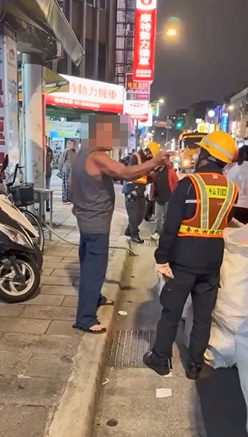 陳民辱罵清潔隊員。（圖／翻攝自臉書清潔隊的大小心酸）