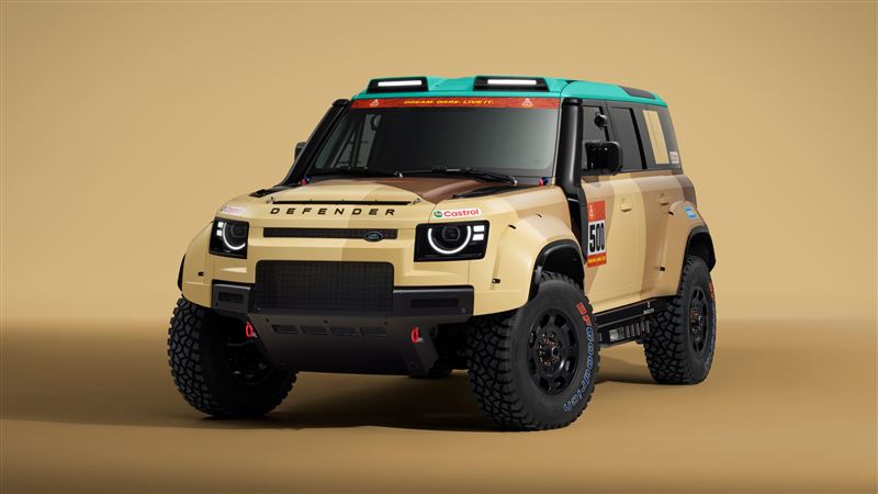 Defender Dakar D7X-R拉力賽車，搭載4.4L V8雙渦輪引擎。（圖／JLR提供）