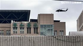 網友「Sue Wey Lau」今日意外撞見黑鷹停駕雙和醫院停機坪。（圖／網友Sue Wey Lau授權提供，未經同意請勿轉載） 