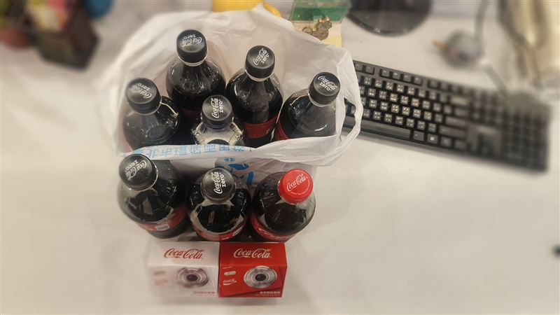 有可樂迷看準凌晨0:00立刻衝7-ELEVEN門市搶買，沒想到跑了六家仍買不到，好不容易今早到另一家才搶到。（圖／讀者提供）