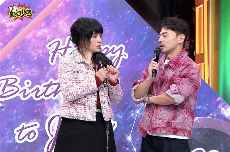 阿Ken（右）以冷笑話對著唐綺陽告白。（圖／TVBS提供）