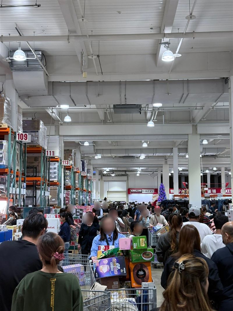 今年首度整週早上8點就開門，人潮雖多但人流明顯分散。（圖／臉書社團「Costco好市多 商品經驗老實說」）