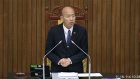 韓國瑜緩頰稱「深呼吸喝口水」。（圖／翻攝自國會頻道） 