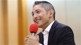 吳怡農：透過政策討論　讓未表態台北人認識他有意參選台北市長的壯闊台灣聯盟創辦人吳怡農（圖）26日在台大校友會館舉行記者會，公布民進黨5位潛在台北市長參選人的互比式民調，爭取在黨內出線，表示將持續透過政策討論的方式，回應市民的需求，讓未表態的台北人認識他。中央社記者王騰毅攝  114年11月26日