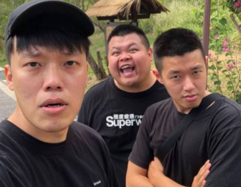 YouTuber團體「狠愛演」由胡椒（左起）、大蛇丸、牛排組成，但已於2020年正式解散。（圖／翻攝自狠愛演IG）