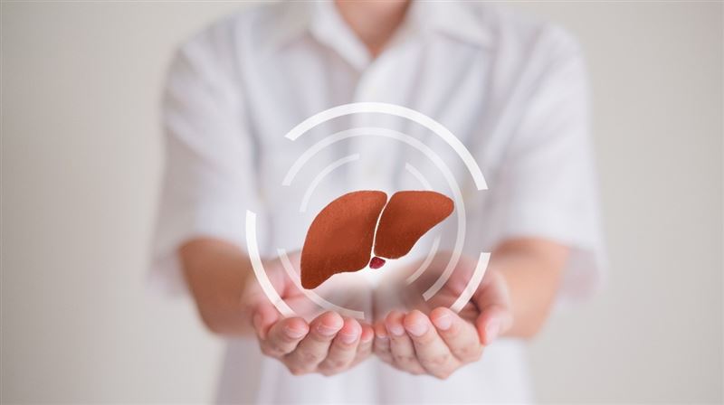 當血液檢查中表面抗原HBsAg呈陽性且超過六個月，即可確診為B肝帶原者