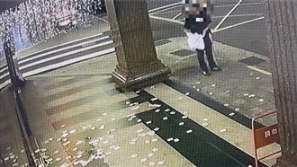 酒店欠款遭撒冥紙丟雞蛋　警逮5惡煞送辦