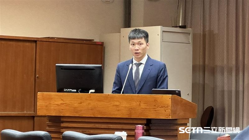 李洋接受立法委員質詢。（圖／記者蔡厚瑄攝影）
