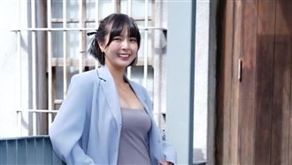 黃沐妍挺孕肚露面　台上淚崩：為外婆圓夢